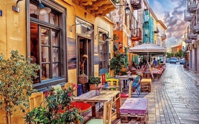 Το Ναύπλιο απoτελεί μία από τις ωραιότερες πόλεις της Ελλάδας και είναι μια κλασική επιλογή για μία γρήγορη απόδραση κάθε εποχή του χρόνου (φωτογραφία unsplash)