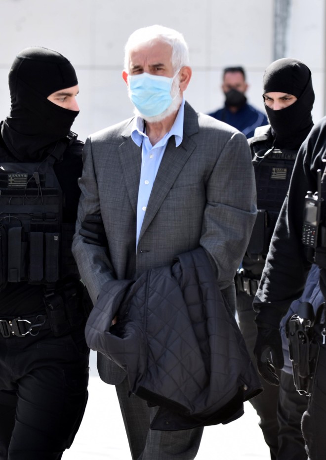 Ο Πέτρος Φιλιππίδης έξω από το Μικτό Ορκωτό Δικαστήριο τον Απρίλιο του 2022