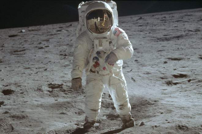 Aστροναύτης της αποστολής Apollo κατά την προσεδάφισή του στο φεγγάρι, το 1969- Armstrong/NASA via AP