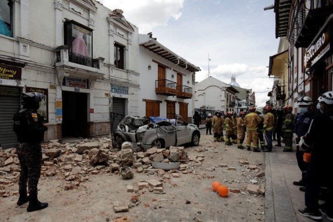 Τουλάχιστον τέσσερις άνθρωποι σκοτώθηκαν από τον σεισμό μεγέθους 6,8 βαθμών Ρίχτερ, που σημειώθηκε στον Ισημερινό και το βόρειο Περού / AP - Xavier Caivinagua