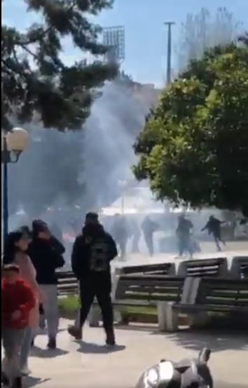 Σοβαρά επεισόδια σε πλατεία στη Νίκαια: Κόσμος Έτρεχε να σωθεί