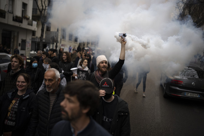 Η Γαλλία βρίσκεται αντιμέτωπη με τη μεγαλύτερη πολιτική κρίση των τελευταίων χρόνων - AP
