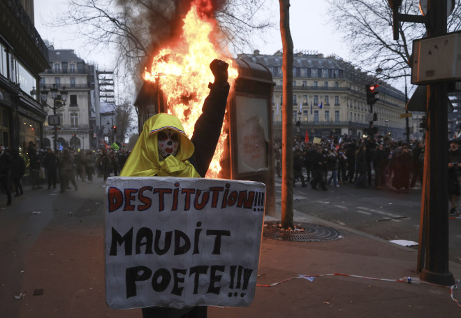 Άγρια επεισόδια στο Παρίσι στις διαδηλώσεις για το συνταξιοδοτικό AP Photo/Thomas Padilla