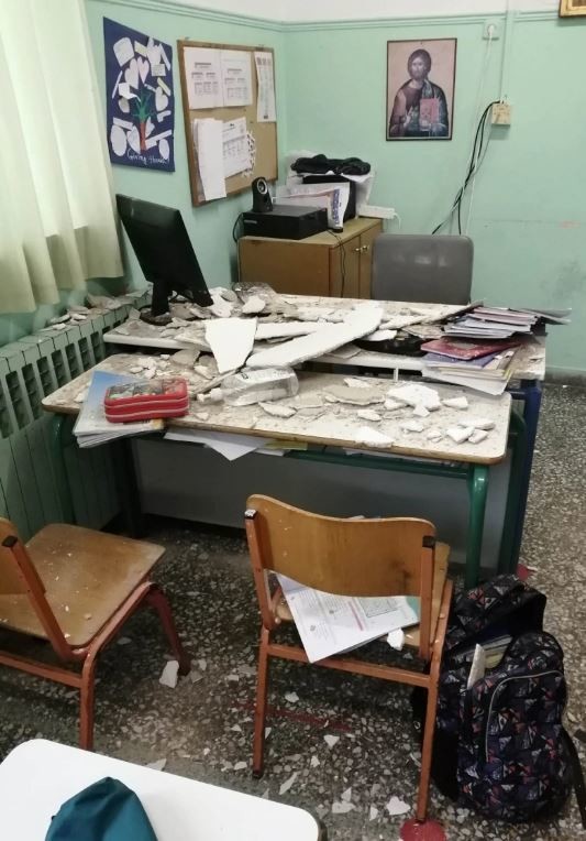 Βόλος:  Έπεσε τμήμα της οροφής σε τάξη δημοτικού
