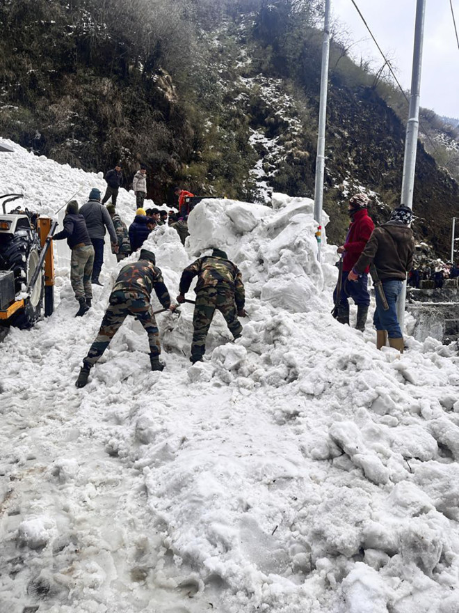 Επιχείρηση απεγκλωβισμού στο σημείο όπου χιονοστιβάδα παρέσυρε τουρίστες/ ΑΡ Indian Army