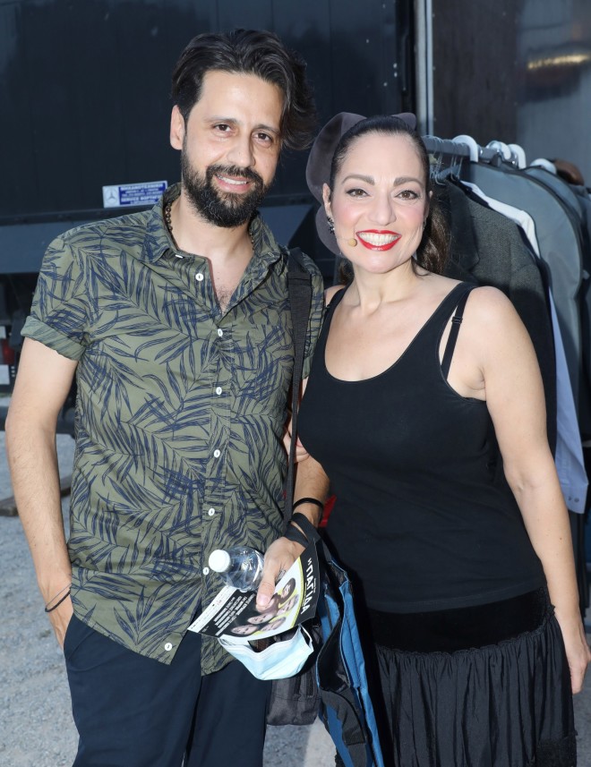 Η Ελένη Καρακάση κι ο Δημήτρης Τσινιδέλος στο θέατρο Πέτρας τον Ιούλιο του 2021