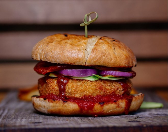 Νηστεία: To burger λαχανικών είναι ένα απλό και νόστιμο γεύμα, ιδανικό για μικρούς και μεγάλους / Unsplash