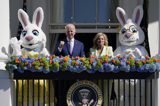 Ο Τζο Μπάιντεν και η Πρώτη Κυρία των ΗΠΑ στο κυνήγι των πασχαλινών αυγών στον Λευκό Οίκο/ AP Photo Evan Vucci