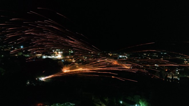Στιγμιότυπο από τον ρουκετοπόλεμο στη Χίο πέρυσι την Ανάσταση/ ΙΝΤΙΜΕ Αναγνώστου Κώστας
