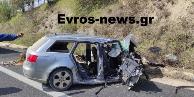 Άμορφη μάζα σιδερικών το ένα από τα δύο οχήματα που συγκρούστηκαν- πηγή evros-news.gr