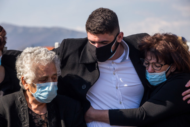 Η οικογένεια του Γιώργου Καραϊβάζ ευχαρίστησε την ελληνική αστυνομία για τις προσπάθειές της που οδήγησαν στις δύο συλλήψεις - Eurokinissi