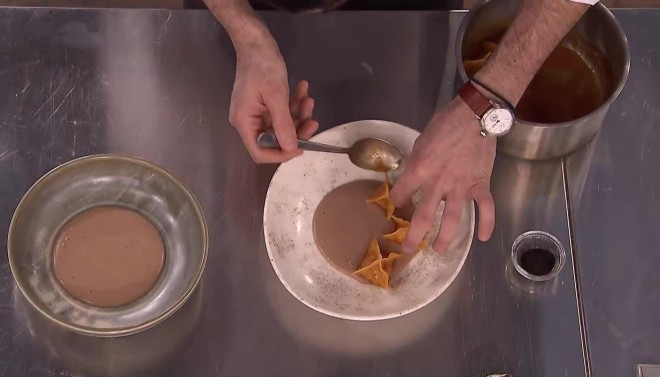 MasterClass: Τα Ravioli Agnello, Pane & Latte του guest chef Γιάννη Κακάρα κλέβει τις εντυπώσεις
