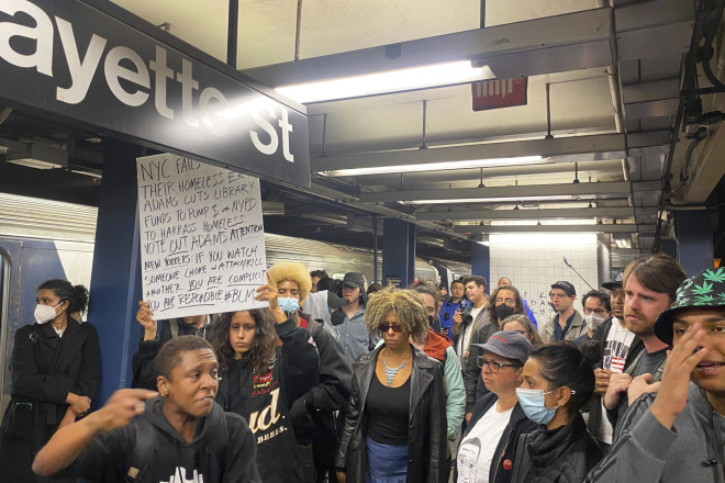 Κινητοποιήσεις στο μετρό της Νέας Υόρκης για τη δολοφονία 30χρονου άστεγου