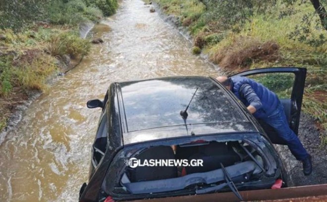Ο 19χρονος και το αμάξι που οδηγούσε παρασύρθηκαν από τα ορμητικά νερά της βροχής που έπληξε τα Χανιά το πρωί της Παρασκευής