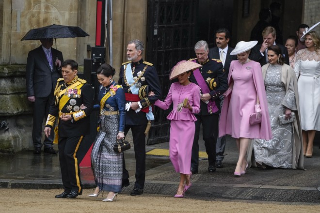 Η βασίλισσα Λετίθια έκανε μια σικάτη εμφάνιση στη στέψη του Καρόλου  (AP Photo/Alessandra Tarantino)
