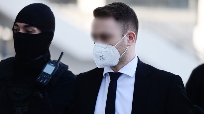 O 36χρονος σήμερα πιλότος, καταδικασμένος πρωτόδικα για τη δολοφονία της συζύγου του, επιδιώκει να «σπάσει» τα ισόβια/ ΙΝΤΙΜΕ Παναγιωτόπουλος Νίκος