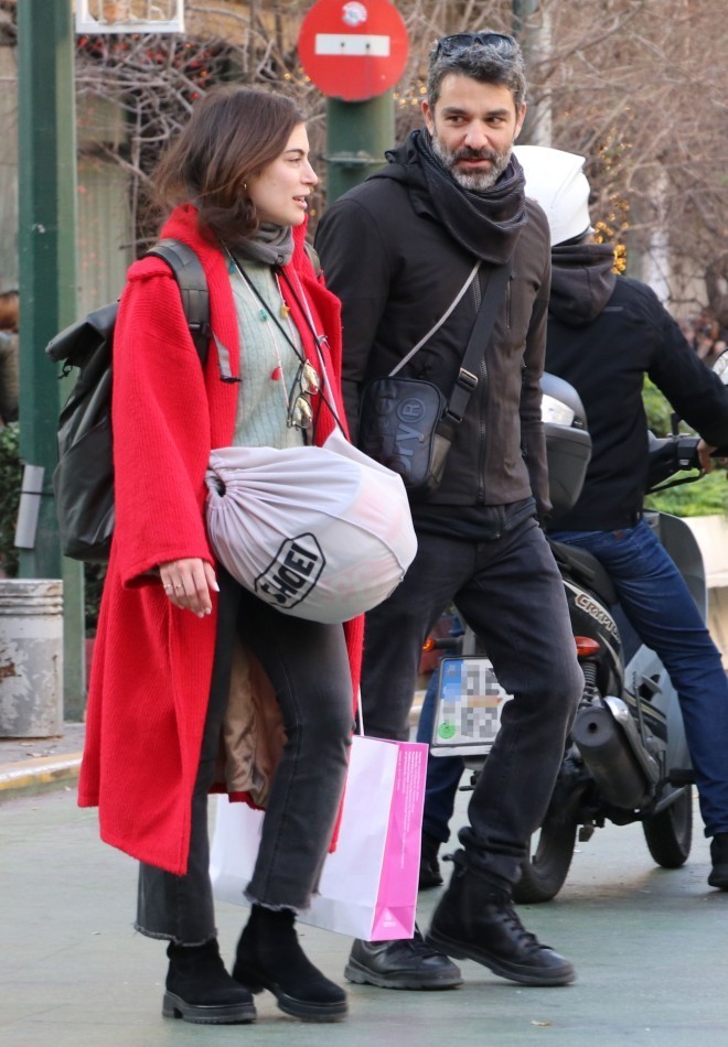 Ο Πέτρος Λαγούτης και η Μάρθα Λαμπίρη Φεντόρουφ βόλτα στο κέντρο της Αθήνας