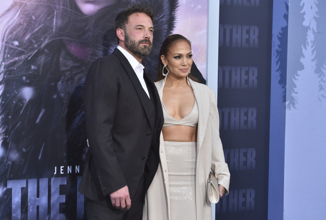 Ben Affleck και Jennifer Lopez στην πρεμιέρα της νέας ταινίας του ηθοποιού «The Mother», στο Λος Άντζελες  (Photo by Jordan Strauss/Invision/AP)