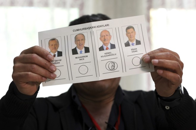 Στην Τουρκία είναι στραμμένα όλα τα βλέμματα και στην εκλογική μονομαχία Ερντογάν Κιλιντσντάρογλου - AP