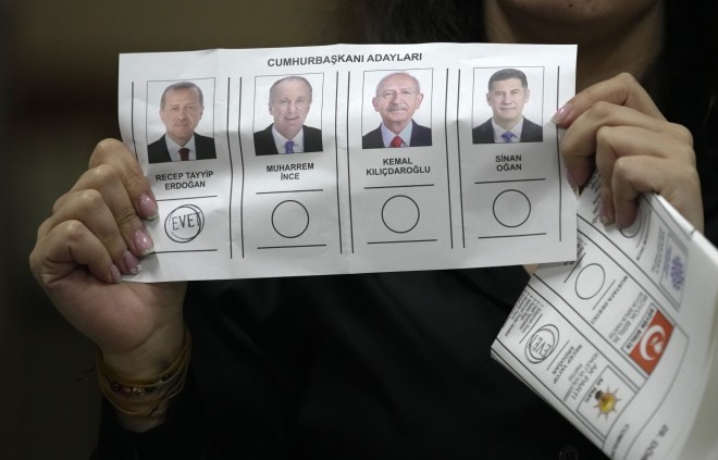 O Ερντογάν έκοψε πρώτος το νήμα του πρώτου γύρου των εκλογών και έχει το προβάδισμα στον δεύτερο γύρο - ΑP