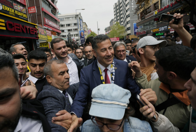 Ο Σινάν Ογάν θα έχει ρόλο ρυθμιστή στον δεύτερο γύρο των εκλογών στην Τουρκία - AP