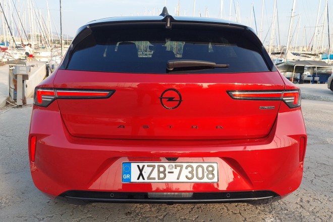 Το πίσω μέρος του Opel Astra plug-in Hybrid 