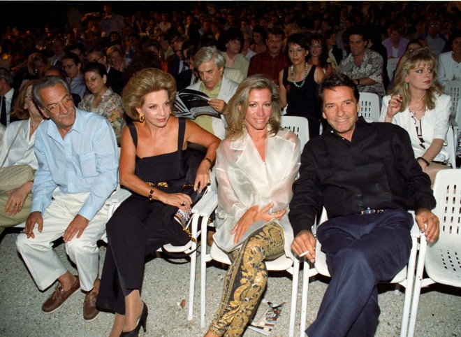 Το 1992 σε πρεμιέρα στο θέατρο Αθήναιον, οι Αλέκος Αλεξανδράκης και Νόνικα Γαληνέα με τη Μαριάννα Λάτση και τον Νίκο Κούρκουλο/ φωτογραφία NDP