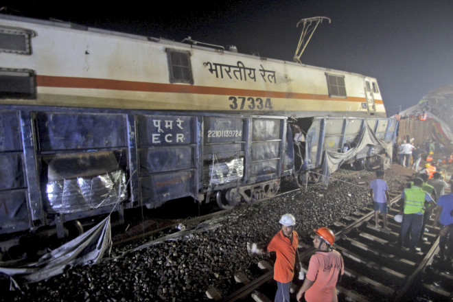 Σύγκρουση τρένων στην Ινδία με δεκάδες νεκρούς