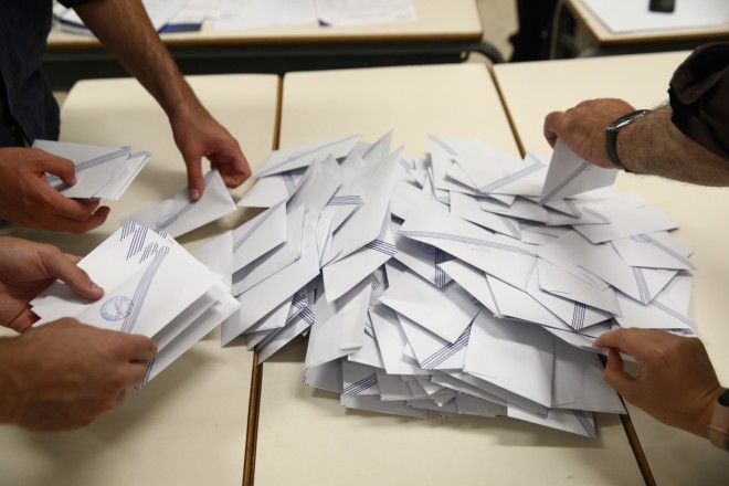 Σαράντα τέσσερα κόμματα, συνασπισμοί κομμάτων και μεμονωμένοι ανεξάρτητοι υποψήφιοι υπέβαλαν στην Εισαγγελία του Αρείου Πάγου δήλωση συμμετοχής για τις εκλογές της 25ης Ιουνίου