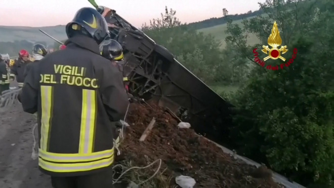 Ιταλία: Λεωφορείο έπεσε σε χαράδρα - Ένας άνθρωπος σκοτώθηκε