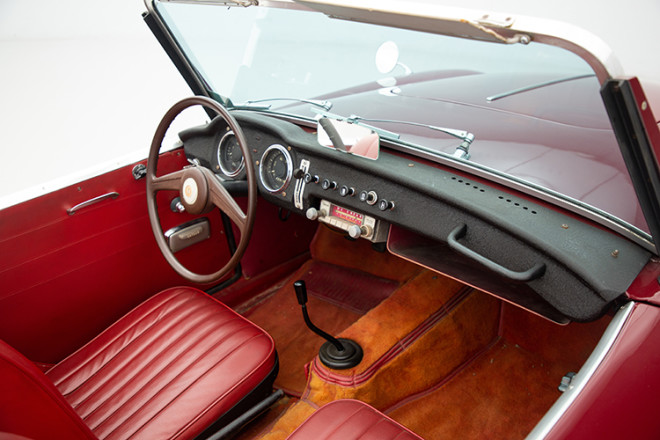 Το εσωτερικό τουDatsun Fairlady 1200 Roadster
