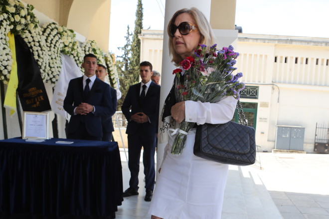 Γιώργος Γεωργίου: Η Λόλα Νταϊφά στην κηδεία του