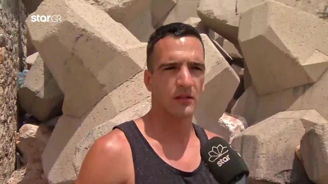 Ο 22χρονος Μάνουελ Καφετζιάδης, εργαζομενος σε beach bar, έτρεξε να βοηθήσει τους ανήλικους που ζητούσαν βοήθεια