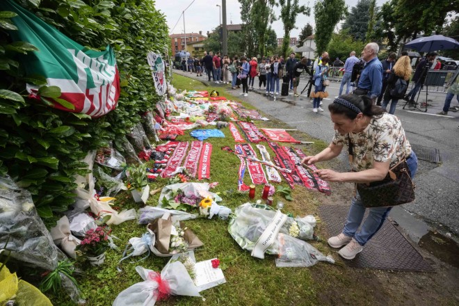 Πολυήμερο πένθος στην Ιταλία για τον θάνατο του Σίλβιο Μπερλουσκόνι/ AP Photo/Luca Bruno