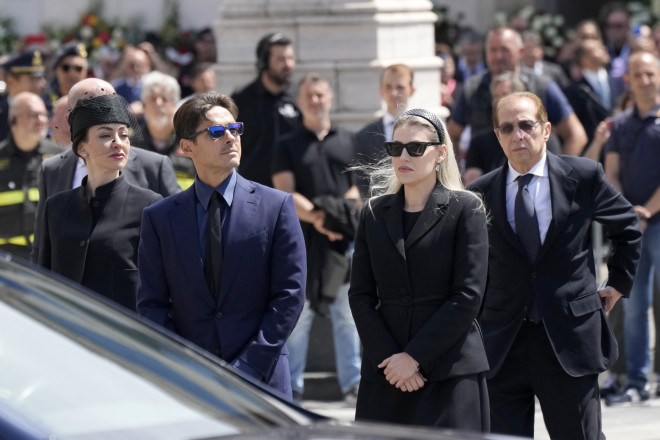 Η οικογένεια του Σίλβιο Μπερλουσκόνι στην κηδεία του