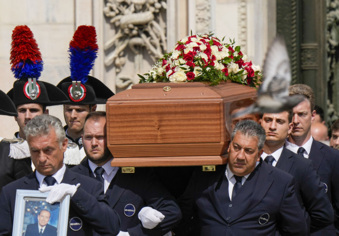 Κηδεία Σίλβιο Μπερλουσκόνι - Το φέρετρό του