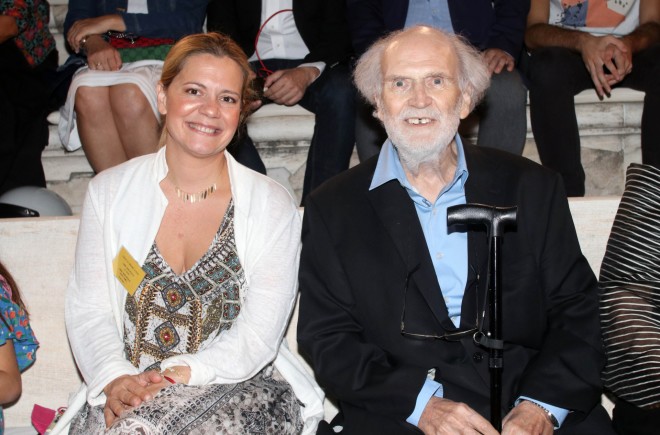 Ο Γιάννης Μαρκόπουλος με την κόρη του, Ελένη Μαρκοπούλου, στη συναυλιά - αφιέρωμα στα 60 χρόνια μουσικής του που πραγματοποιήθηκε πέρυσι το καλοκαίρι στο Ηρώδειο - Φωτογραφία NDP (Έλλη Πουπουλίδου)