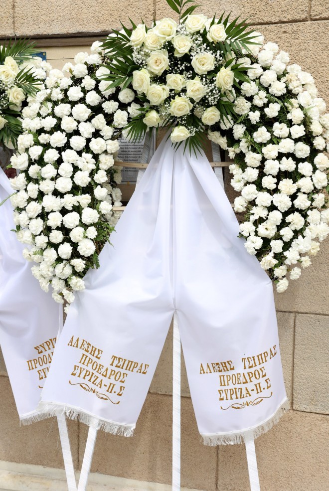 Κηδεία Γιάννη Μαρκόπουλου: Το στεφάνι που έστειλε ο πρόεδρος του ΣΥΡΙΖΑ, Αλέξης Τσίπρας