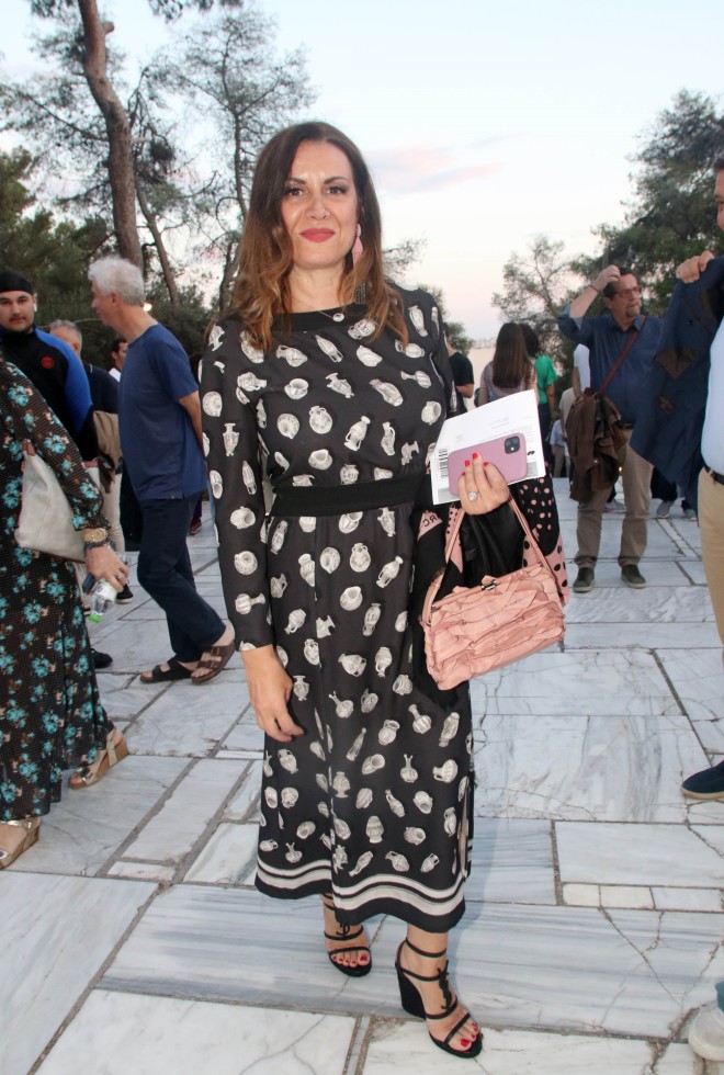 Πιο αδύνατη απο ποτέ η Άννα Δρούζα: Η chic εμφάνιση στο Ηρώδειο