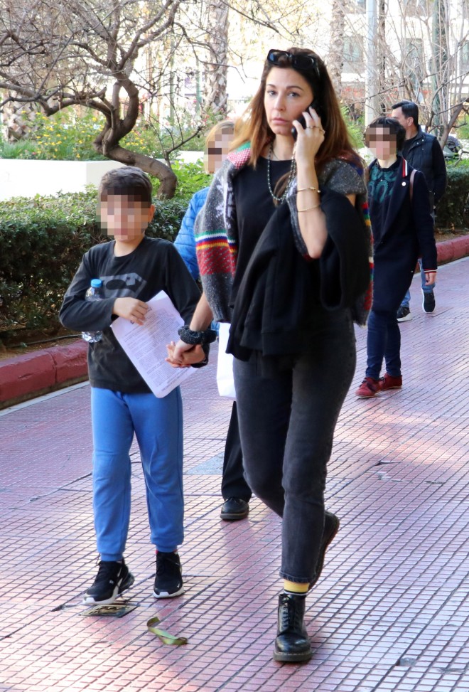 Η βόλτα της Κατερίνας Παπουτσάκη με τον γιο της, Μάξιμο Πιλαφά, στο κέντρο της Αθήνας - Φωτογραφία NDP 