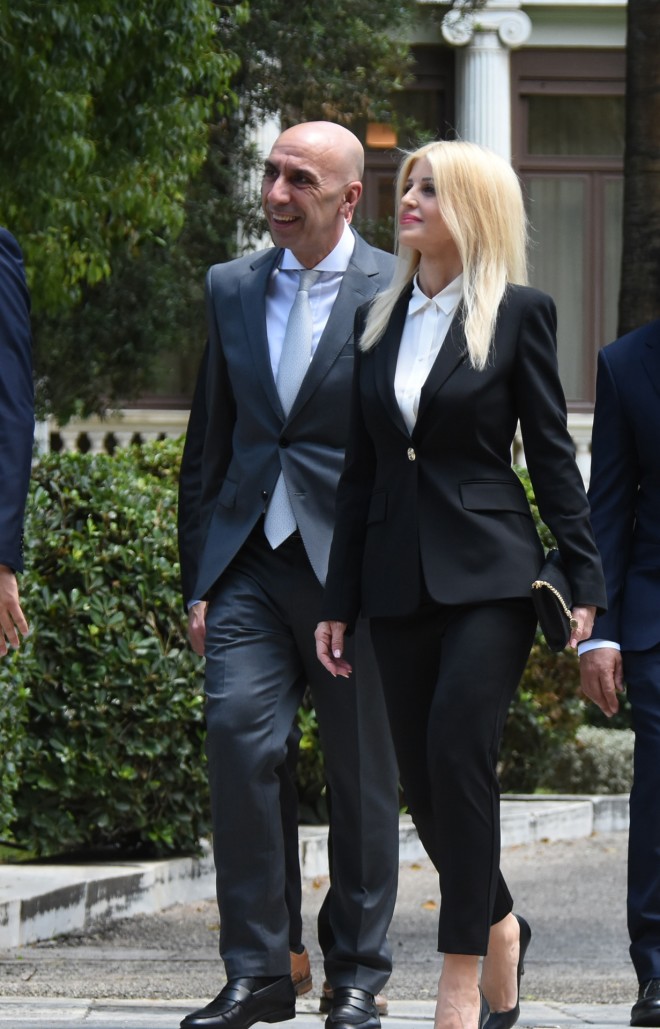 Έλενα Ράπτη και Γιάννης Μπρατάκος έφτασαν μαζί στο Προεδρικό Μέγαρο