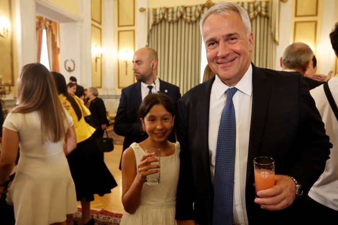Ο υπουργός Επικρατείας Μάκης Βορίδης και η κόρη του πήραν... drinks