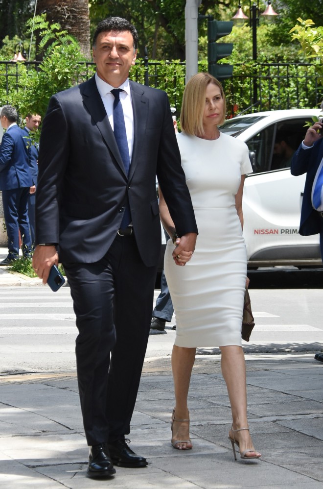 Βασίλης Κικίλιας & Τζένη Μπαλατσινού έξω από το Προεδρικό Μέγαρο