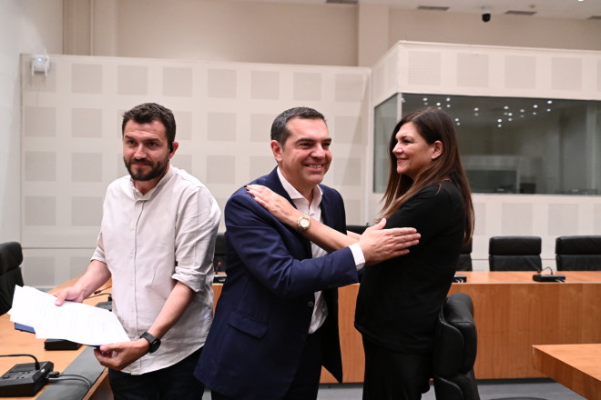 Σε συγκινητικό κλίμα η ανακοίνωση της παραίτησης του Αλέξη Τσίπρα για πολλά στελέχη του ΣΥΡΙΖΑ / Eurokinissi Tατιάνα Μπόλαρη