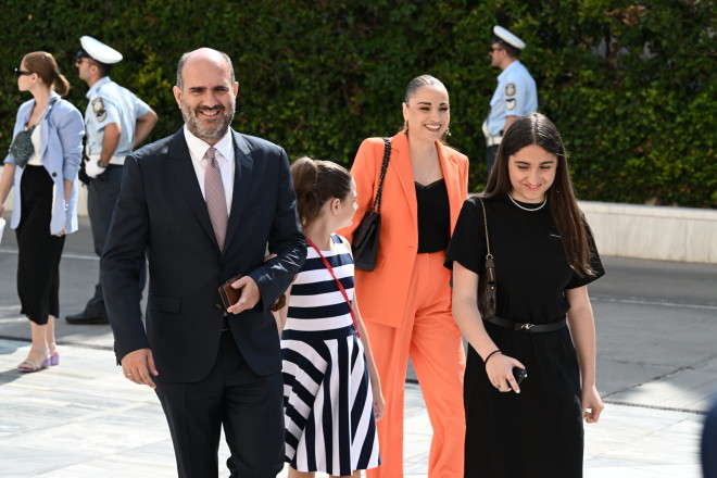Ο βουλευτής της ΝΔ Δημήτρης Μαρκόπουλος με την οικογένειά του/ Eurokinissi Tατιάνα Μπόλαρη
