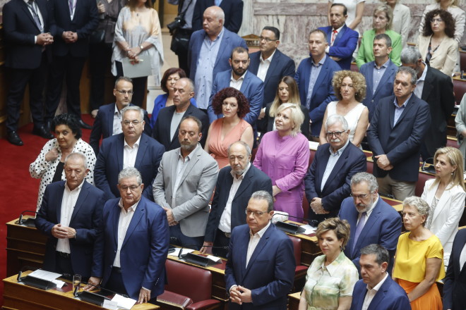 Με πολιτικό όρκο ορκίστηκαν οι βουλευτές του ΣΥΡΙΖΑ και του ΚΚΕ - Eurokinissi