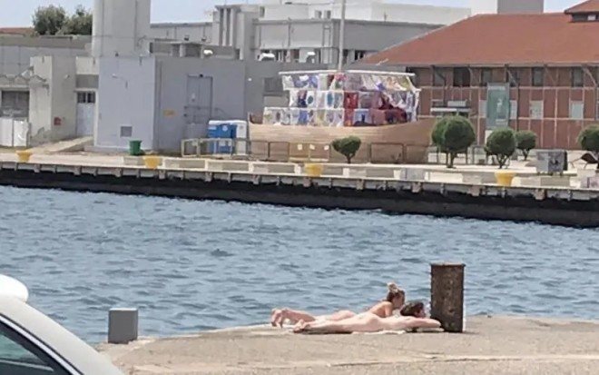 Δύο γυναίκες έκαναν γυμνισμό στη λεωφόρο Νίκης στη Θεσσαλονίκη - rthess.gr