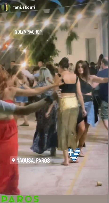 Ολυμπία Χοψονίδου: Χορεύει νησιώτικα ξυπόλυτη σε πανηγύρι στην Πάρο