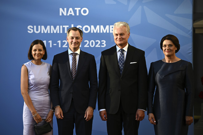Ο Βέλγος Πρωθυπουργός, Alexander De Croo, με τη σύζυγό του Annik Penders- Paul Ellis/Pool Photo via AP