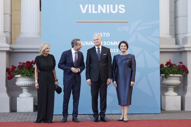 Ο Κυριάκος Μητσοτάκης και η Μαρέβα Γκραμπόβσκι με το πρωθυπουργικό ζεύγος της Λιθουανίας